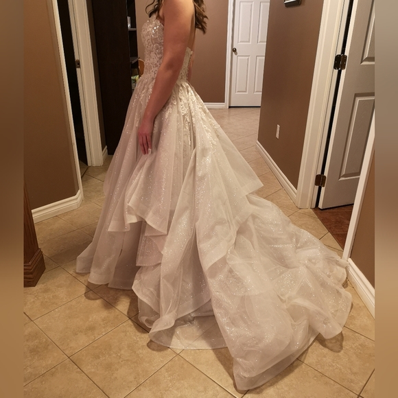 Essense of Australia Wedding Dress Size 6 - Picture 7 of 8